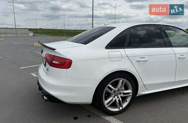 Седан Audi A4 2015 в 