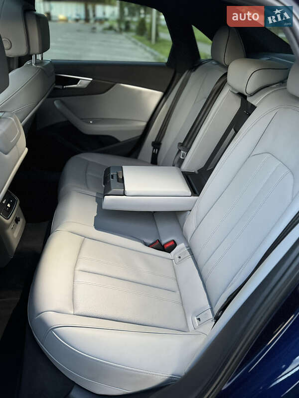 Седан Audi A4 2023 в Львове