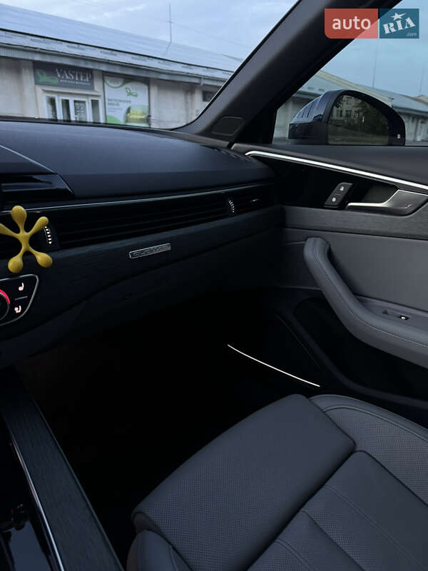 Седан Audi A4 2023 в Львове