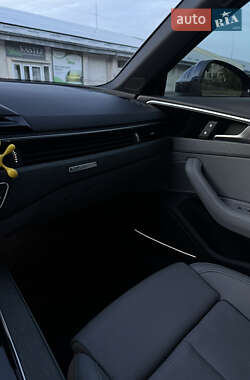Седан Audi A4 2023 в 