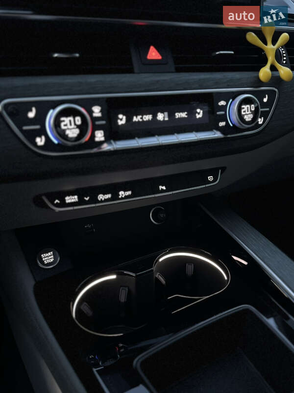 Седан Audi A4 2023 в Львове