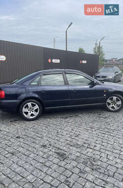 Седан Audi A4 1997 в 