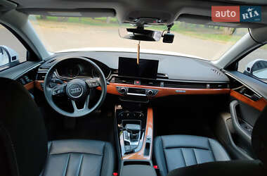 Седан Audi A4 2021 в 