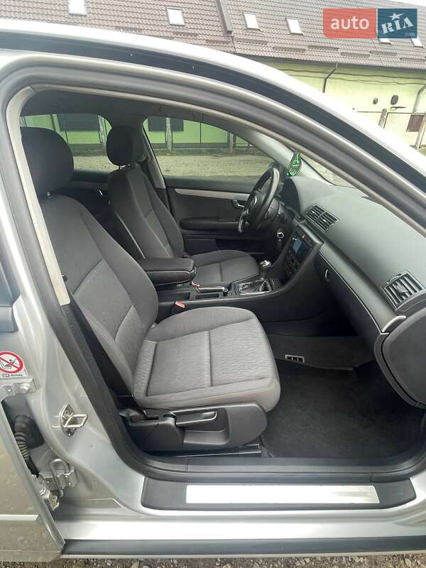 Седан Audi A4 2006 в Вараше