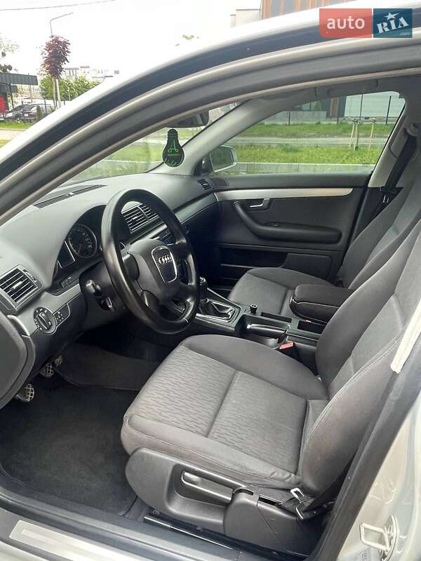 Седан Audi A4 2006 в Вараше