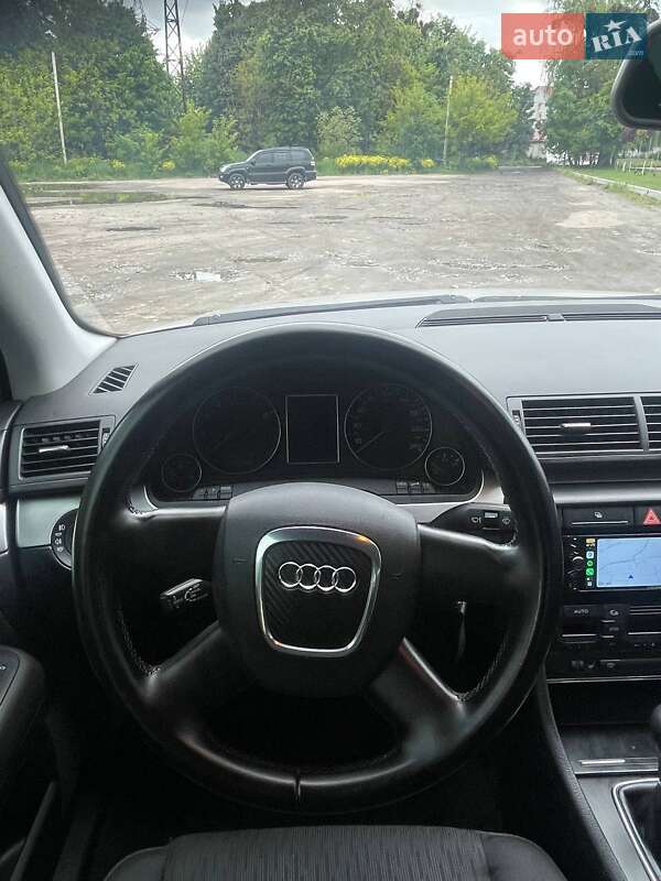 Седан Audi A4 2006 в Вараше