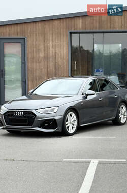 Седан Audi A4 2022 в 