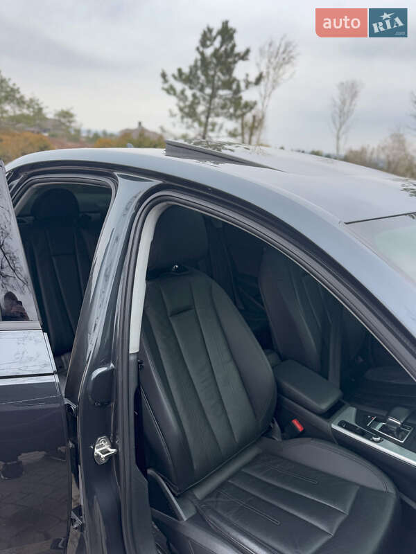 Седан Audi A4 2018 в Днепре