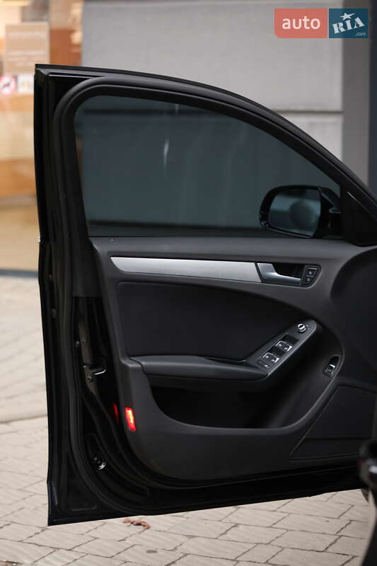 Седан Audi A4 2014 в Львове