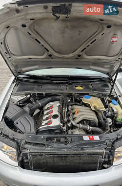 Седан Audi A4 2001 в 