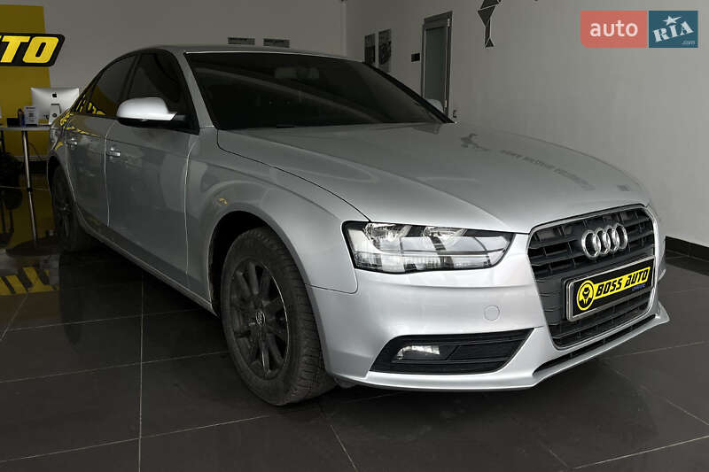 Седан Audi A4 2013 в 