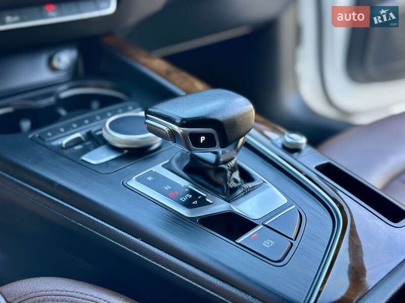 Седан Audi A4 2017 в Киеве