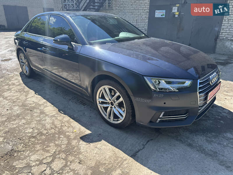 Седан Audi A4 2017 в 