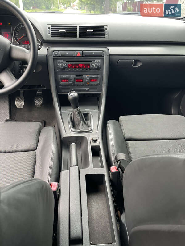 Седан Audi A4 2006 в Гнивани