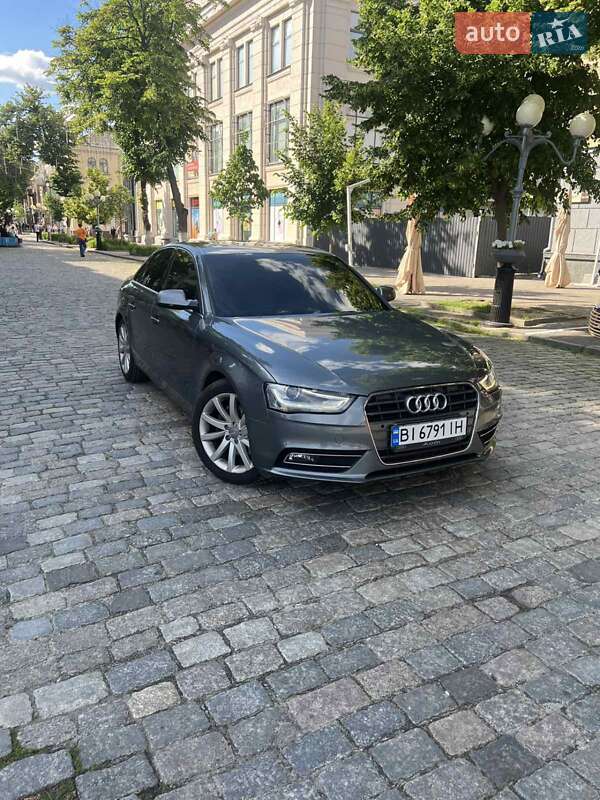 Седан Audi A4 2012 в Полтаве