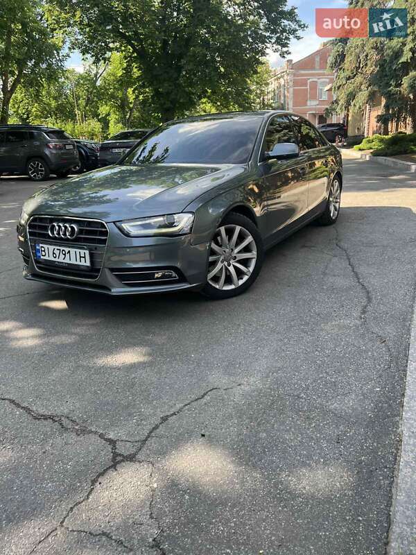 Седан Audi A4 2012 в Полтаве