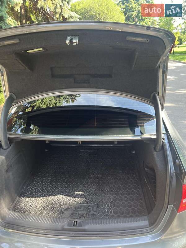 Седан Audi A4 2012 в Полтаве