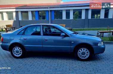 Седан Audi A4 2000 в 