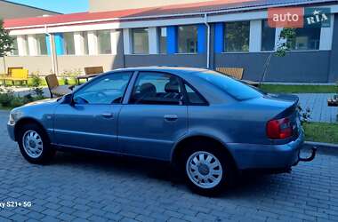 Седан Audi A4 2000 в 