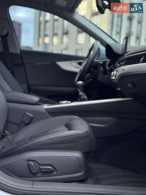 Седан Audi A4 2018 в Києві
