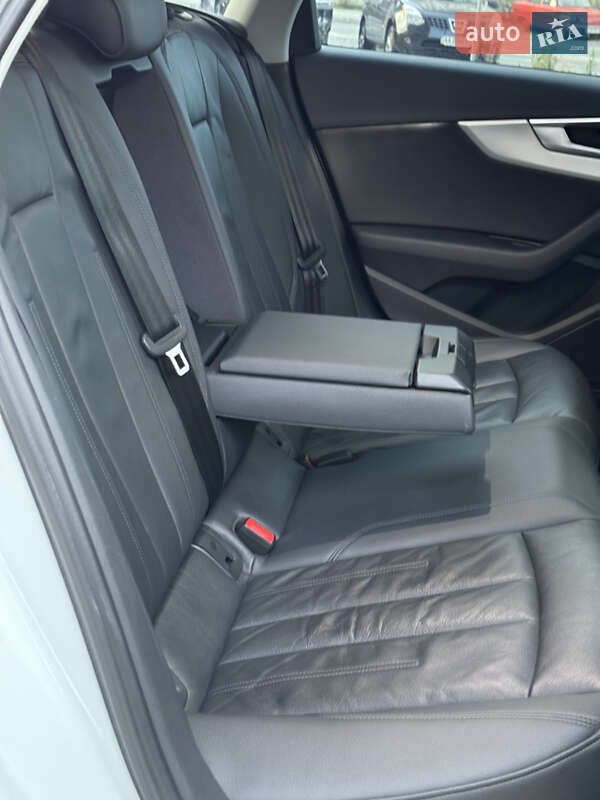 Седан Audi A4 2018 в Києві