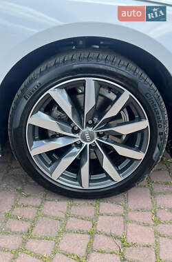 Седан Audi A4 2020 в 