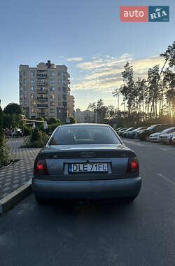 Седан Audi A4 1996 в Буче
