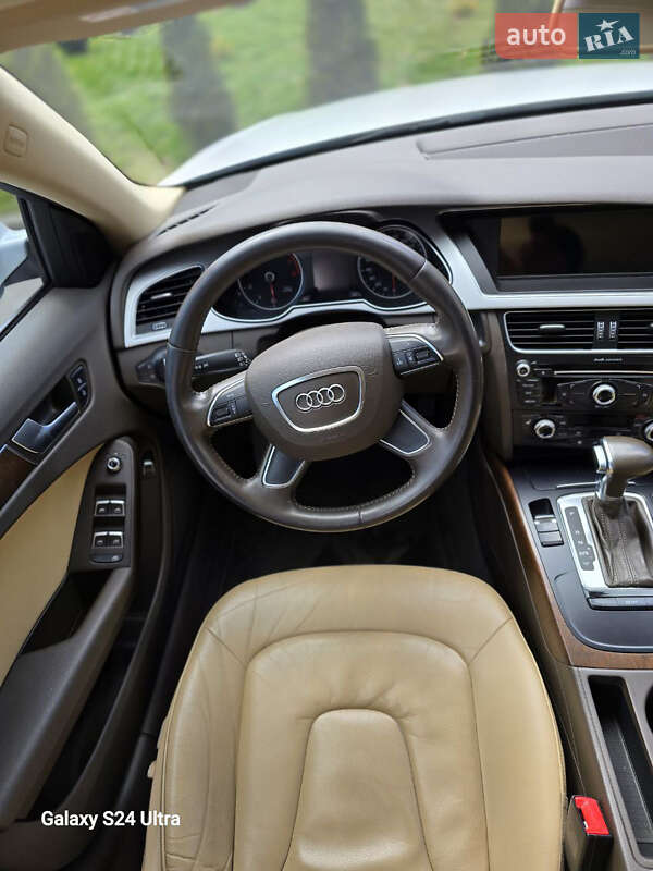 Седан Audi A4 2015 в Умані