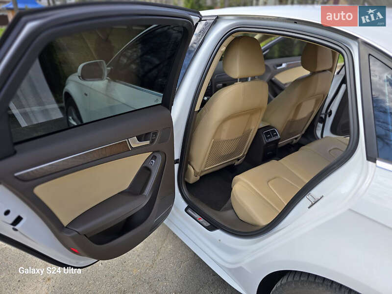 Седан Audi A4 2015 в Умані