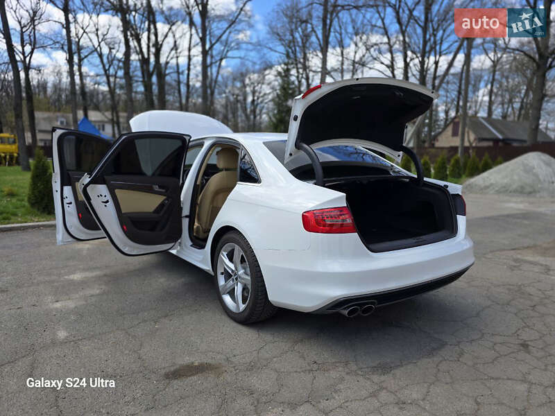 Седан Audi A4 2015 в Умані