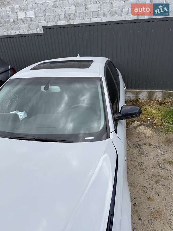 Седан Audi A4 2014 в Львові