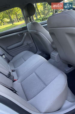 Седан Audi A4 2006 в 
