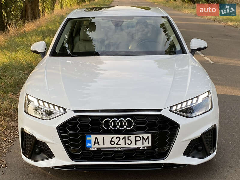 Седан Audi A4 2021 в 