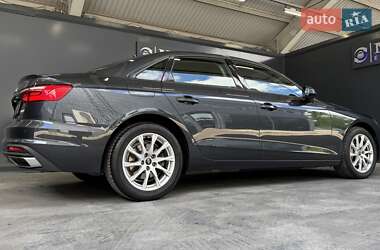 Седан Audi A4 2021 в 