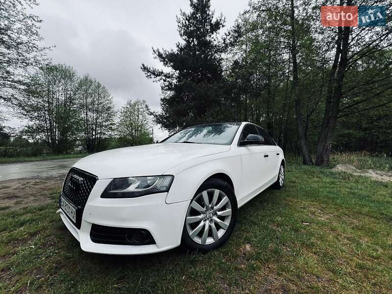 Седан Audi A4 2008 в Нетешине