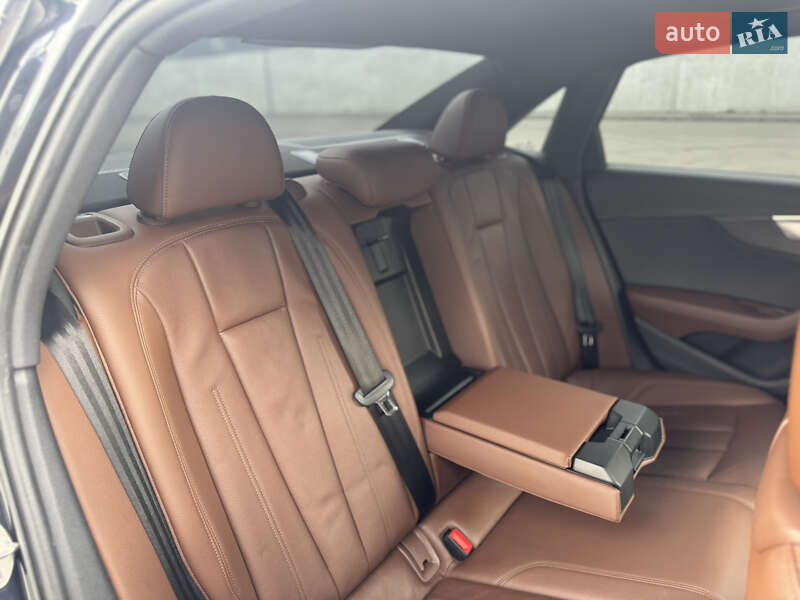 Седан Audi A4 2016 в Киеве