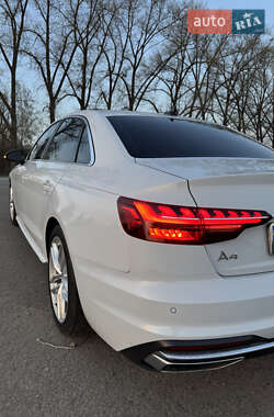 Седан Audi A4 2022 в 