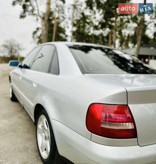 Седан Audi A4 2000 в Виннице