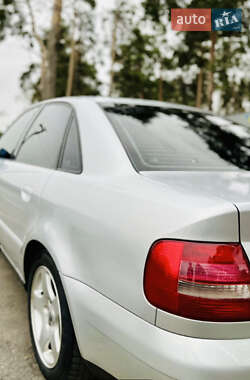 Седан Audi A4 2000 в 