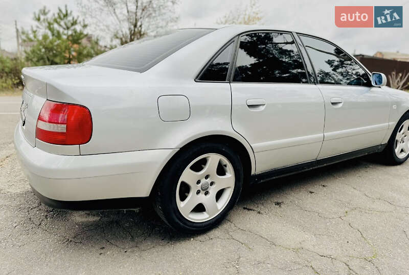 Седан Audi A4 2000 в Виннице