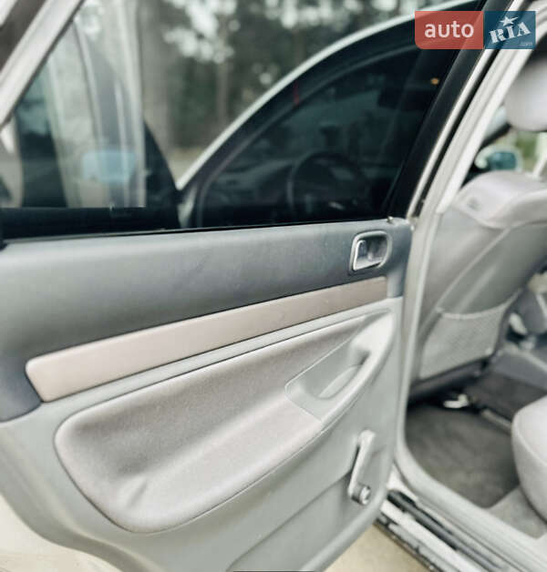 Седан Audi A4 2000 в Виннице