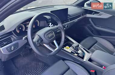 Седан Audi A4 2022 в 