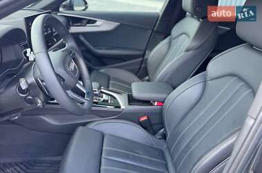 Седан Audi A4 2022 в 