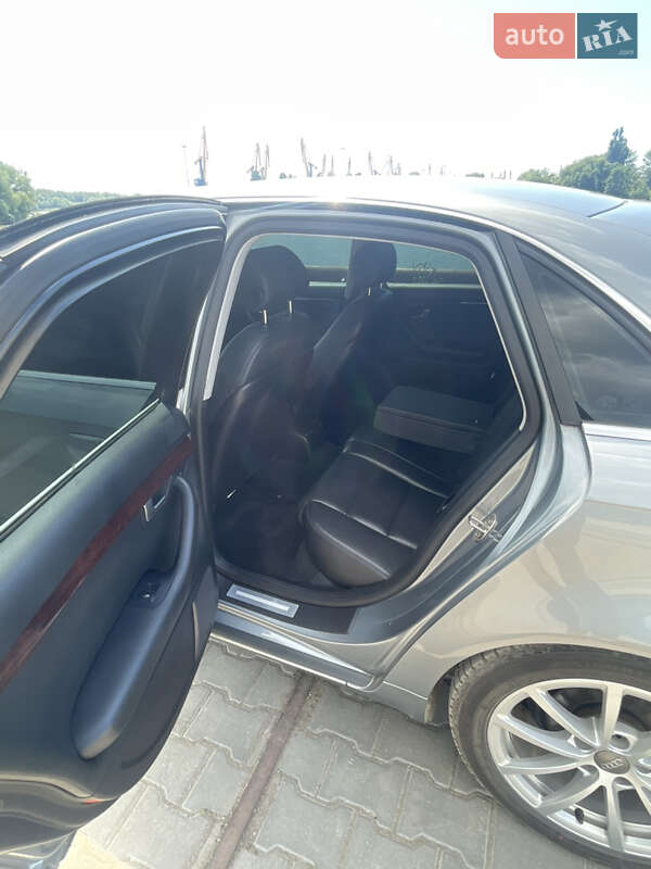 Седан Audi A4 2005 в Измаиле