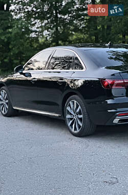 Седан Audi A4 2020 в 