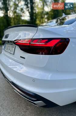 Седан Audi A4 2019 в 