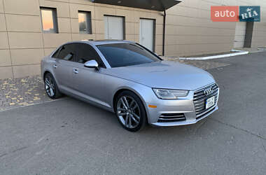 Седан Audi A4 2015 в 