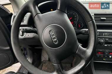Седан Audi A4 2004 в 