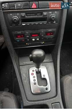 Седан Audi A4 2004 в 