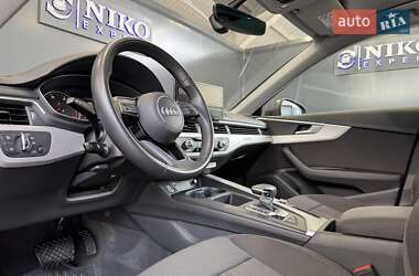 Седан Audi A4 2021 в 